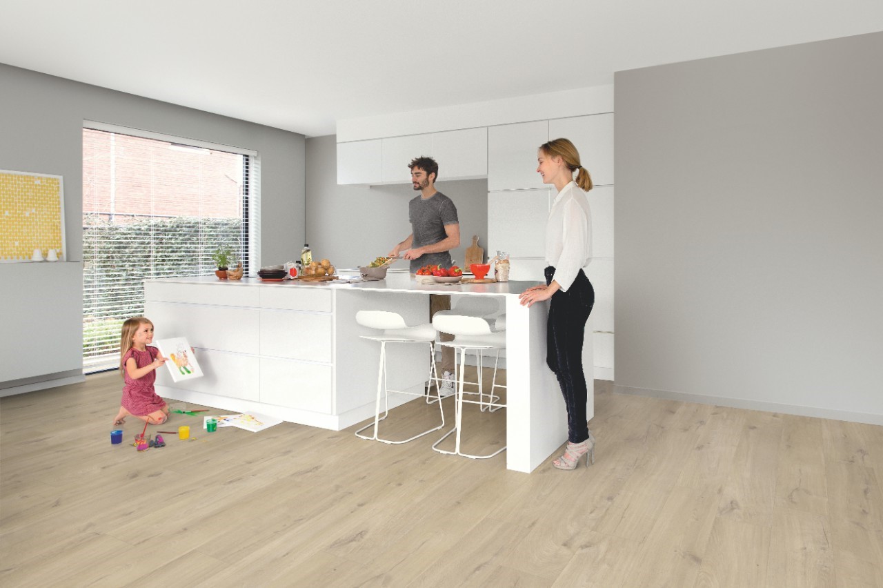 Кварцвиниловая плитка Quick Step замковая Pulse Click Дуб хлопковый бежевый PUCL40103 1510×210×4,5 фото в интерьере