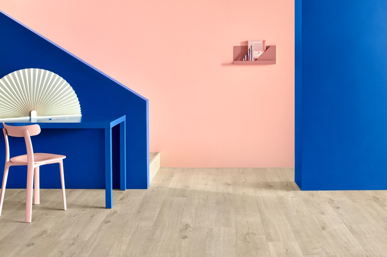 Кварцвиниловая плитка Quick Step замковая Pulse Click Дуб хлопковый бежевый PUCL40103 1510×210×4,5 фото в интерьере