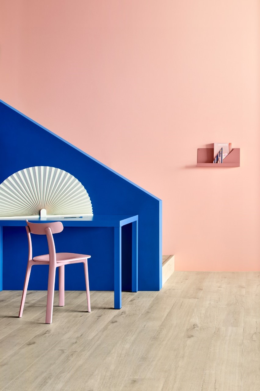 Кварцвиниловая плитка Quick Step замковая Pulse Click Дуб хлопковый бежевый PUCL40103 1510×210×4,5 фото в интерьере