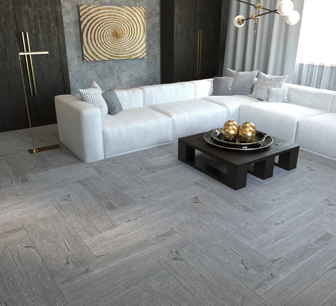 Ламинат CBM Koruna Дуб Острава 821 венгерская елка 606,8×101,1×12 фото в интерьере