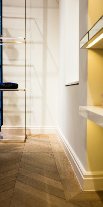 Плинтус под покраску гибкий Orac Decor Select SX155F 2000×108×25 фото в интерьере