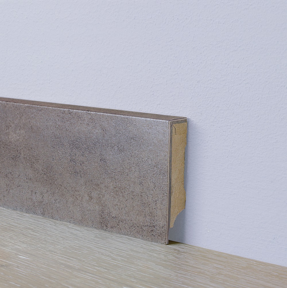 Плинтус МДФ виниловый FineFloor Stone Онтарио FF-1543/1443 2400×60×12,5 фото в интерьере