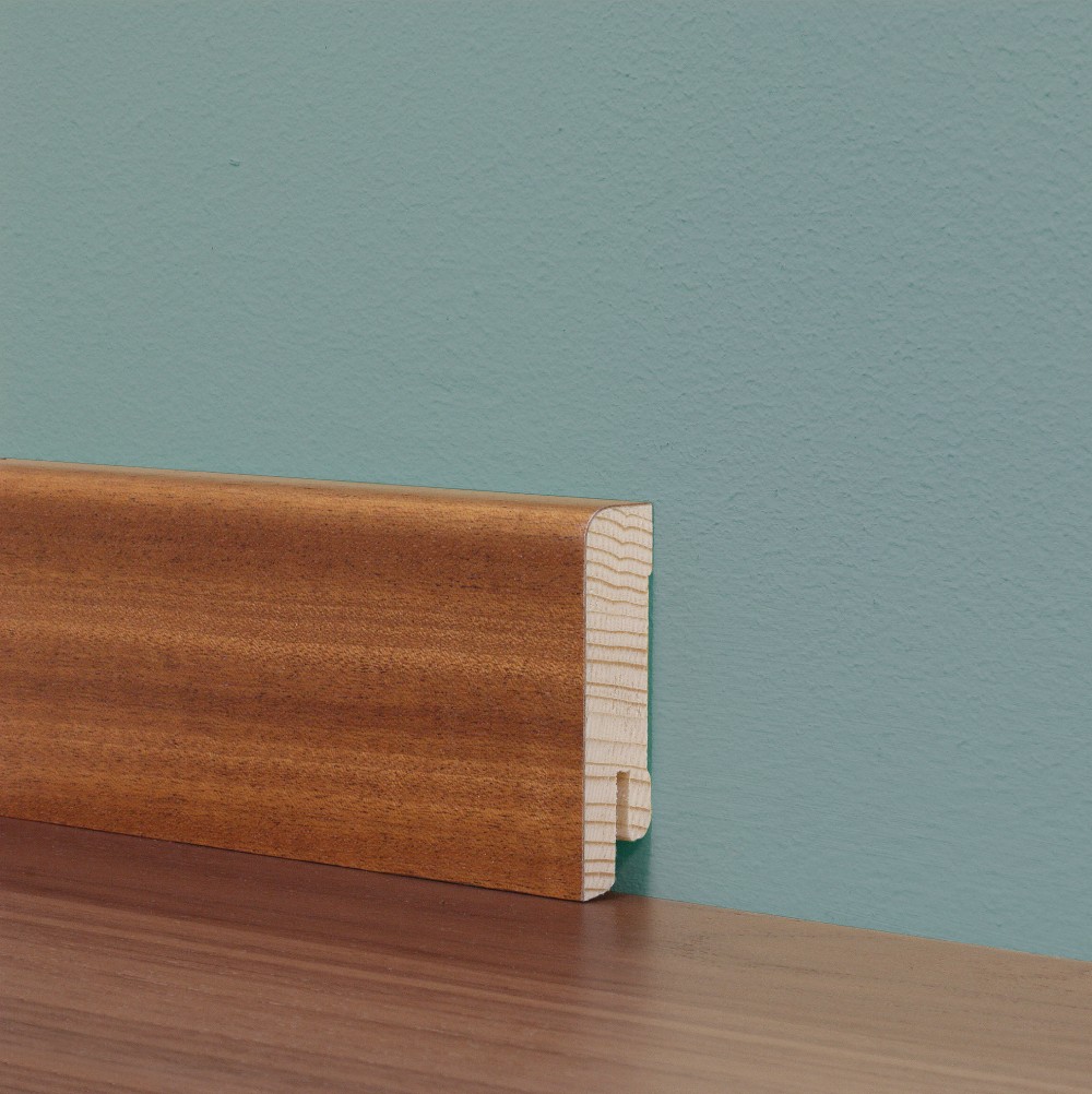 Плинтус деревянный Tarkett Африканский махагони 2400×60×16 фото в интерьере