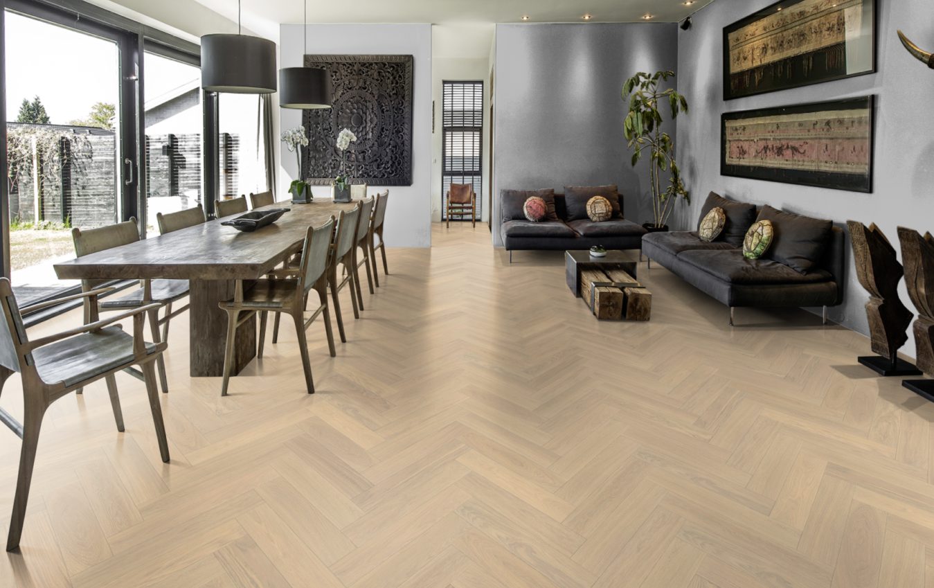 Инженерная доска Kahrs Дуб AB Белое масло White Oil 111PABEKFVKE16R / 111PABEKFVKE16L Calm венгерская елка 600×120×11 фото в интерьере