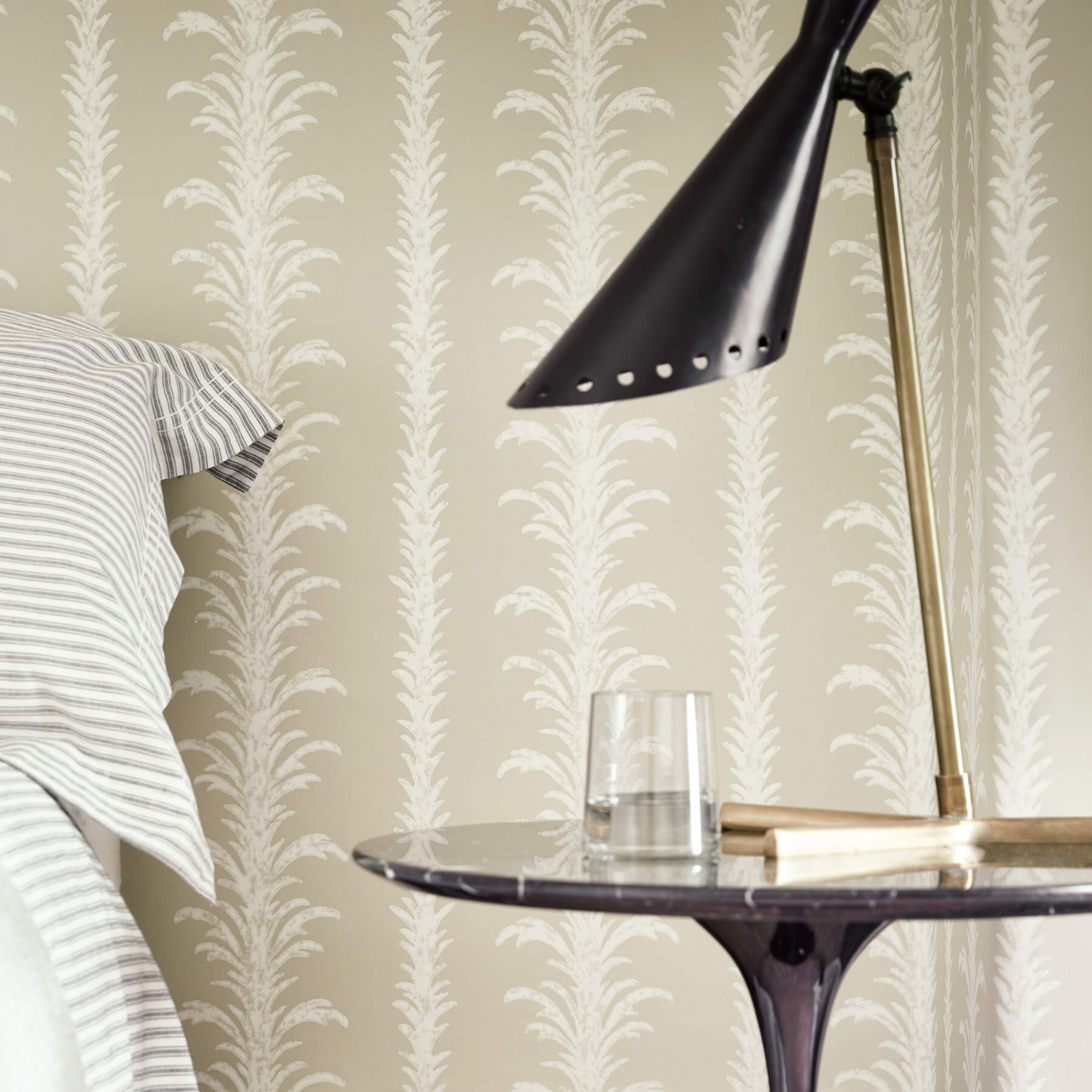 Обои Little Greene London Wallpapers V Lauderdale Stone 0256LASTONE фото в интерьере