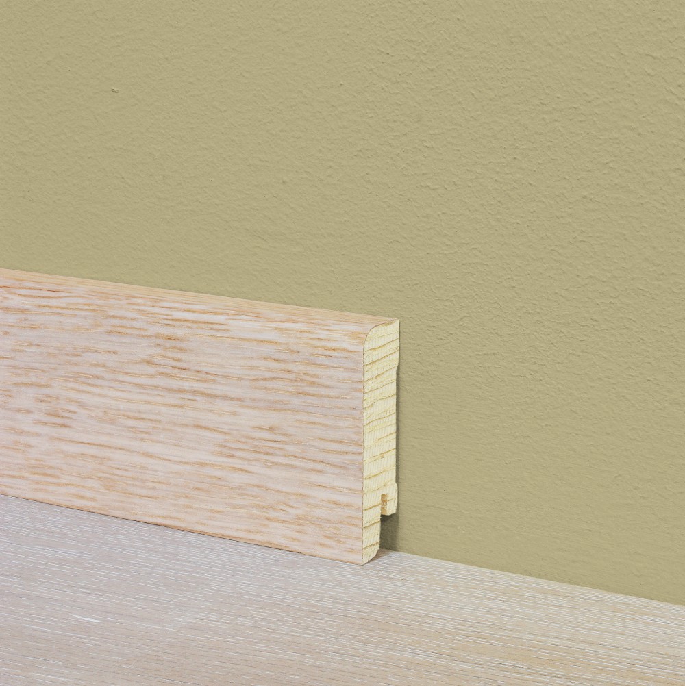 Плинтус деревянный Tarkett Дуб Нордик 2400×60×16 фото в интерьере