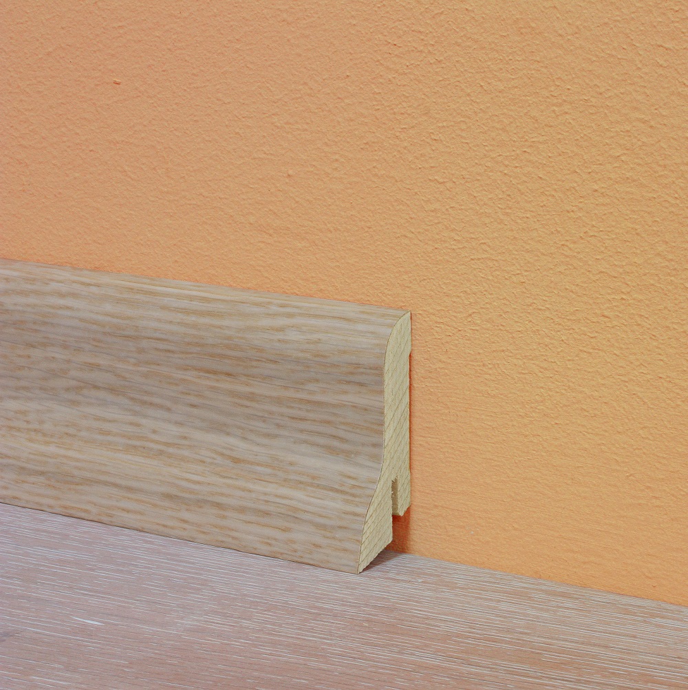 Плинтус деревянный Tarkett Дуб Робуст Белый 2400×60×23 фото в интерьере