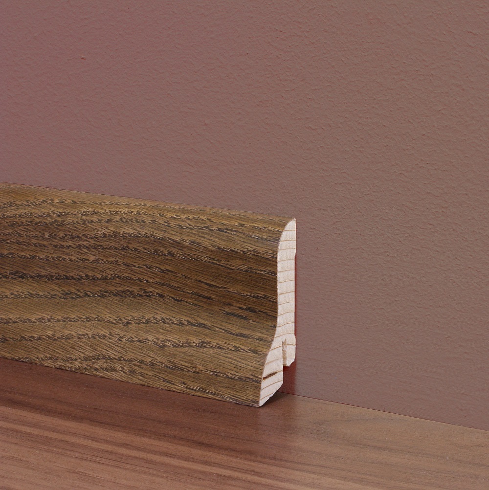 Плинтус деревянный Tarkett Дуб Шоколад 2400×60×23 фото в интерьере