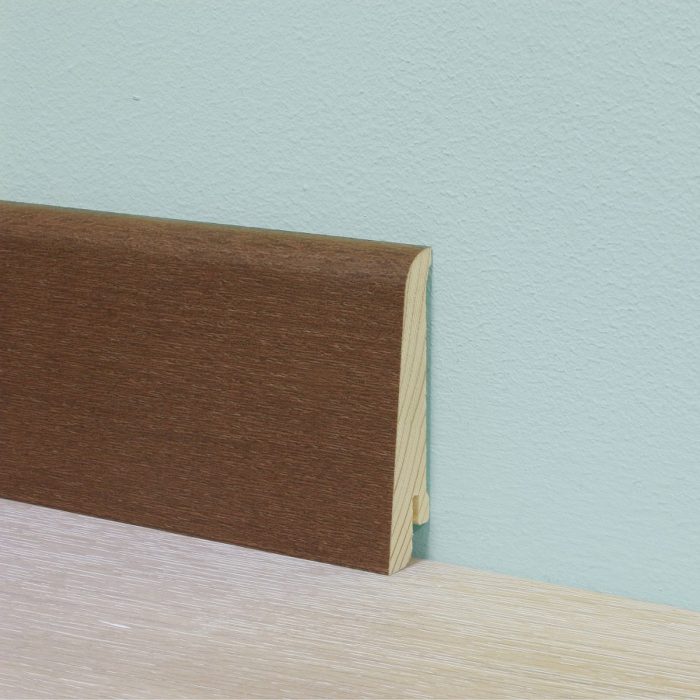 Плинтус деревянный Tarkett Ясень Коньяк 2400×80×20 фото в интерьере