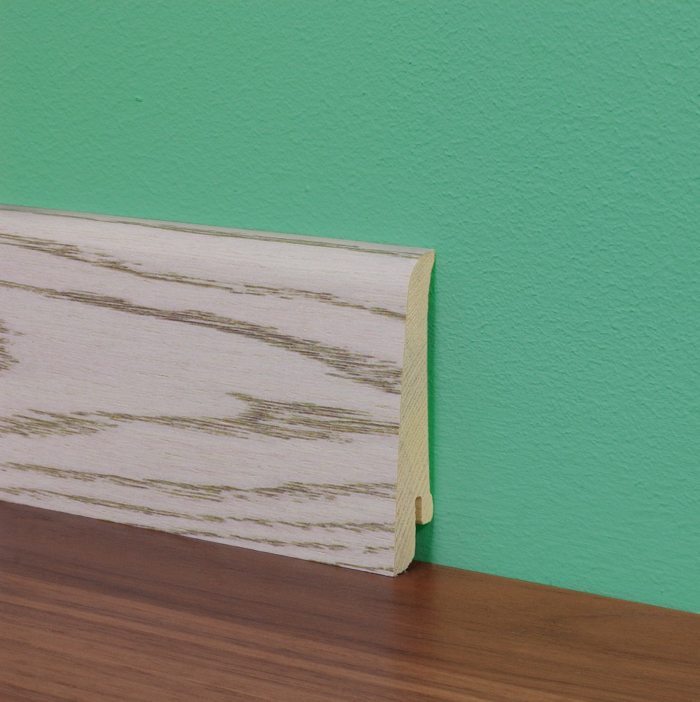 Плинтус деревянный Tarkett АРТ Белая Москва 2400×80×20 фото в интерьере