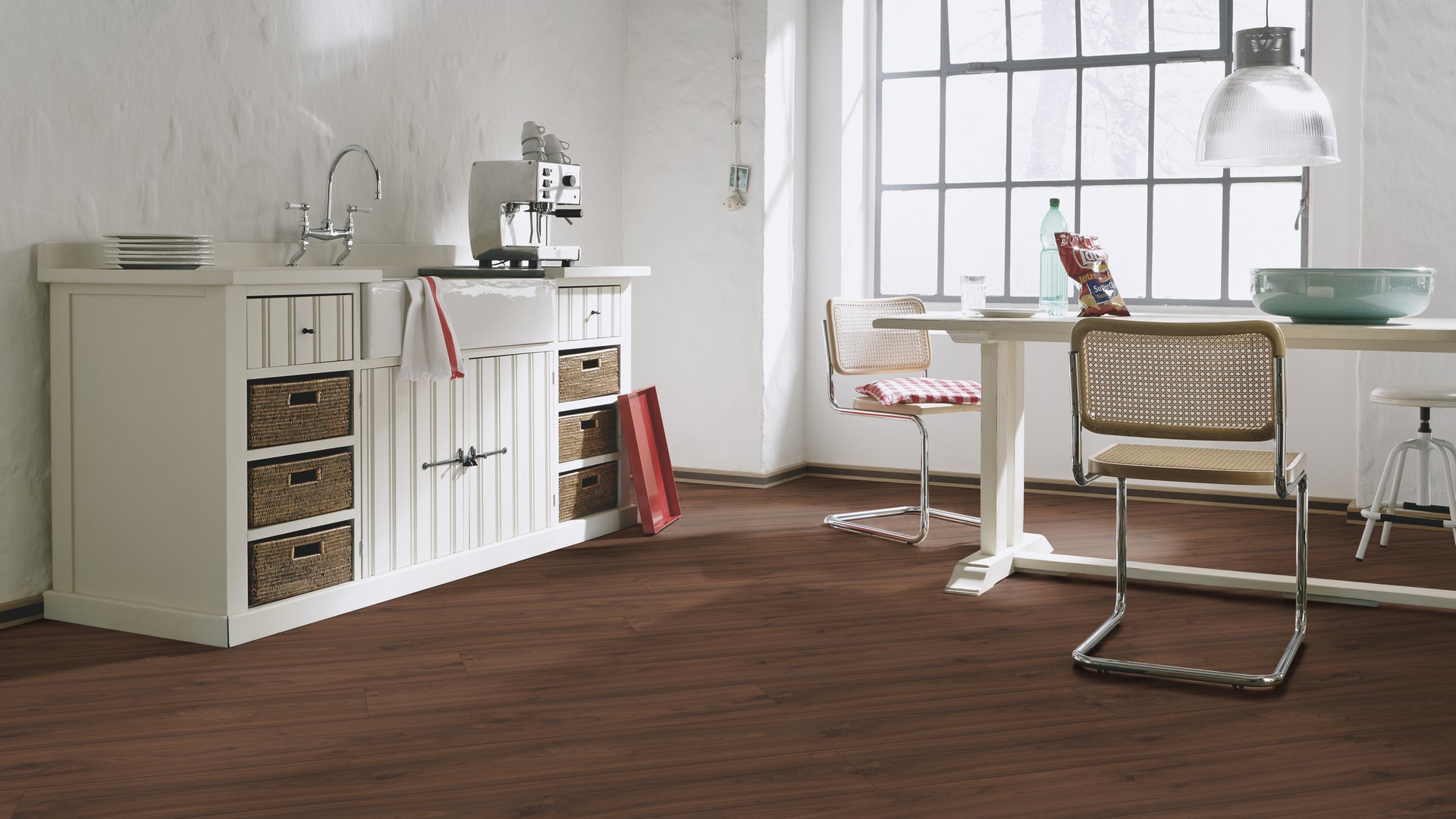 Ламинат Meister LL 150 Орех Аморе Amore walnut 600007-2052220-06389 2052×220×8 фото в интерьере