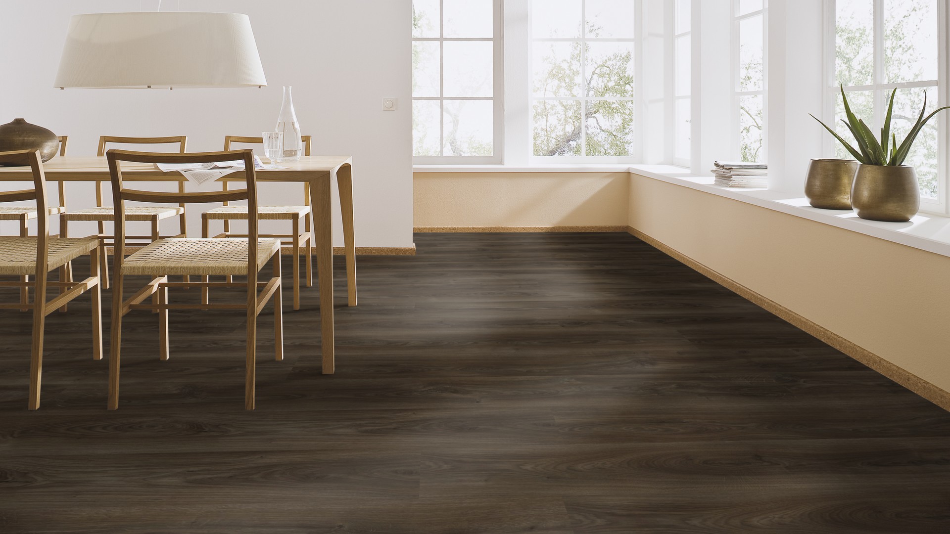 Ламинат Meister LL 250/6842 Дуб темный замок 2052×248×10 фото в интерьере