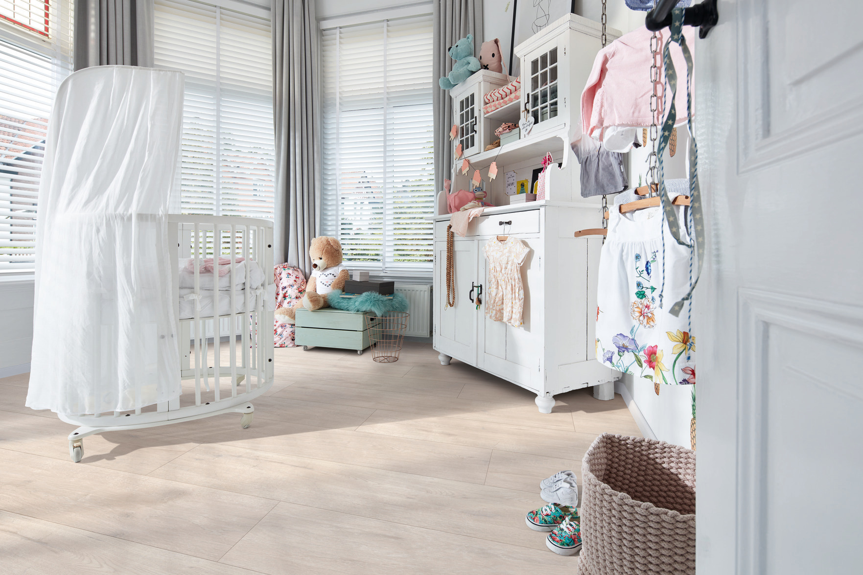 Ламинат Meister LD 250/6995 Дуб арктический белый 1287×220×10 фото в интерьере