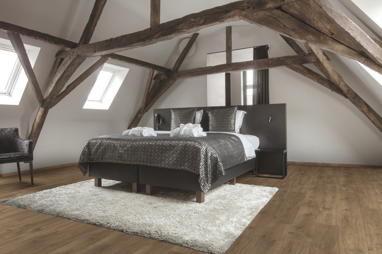 Ламинат Pergo Uppsala Pro Дуб изысканный коричневый L1249-05029 1200×190×8 фото в интерьере