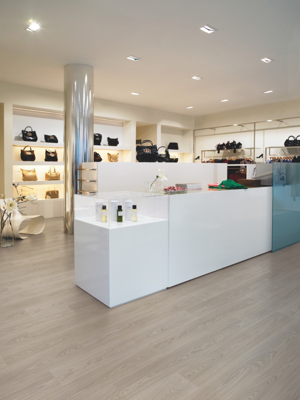 Ламинат Pergo Goeteborg Pro Дуб Горный Серый L1257-04670 1200×190×8 фото в интерьере