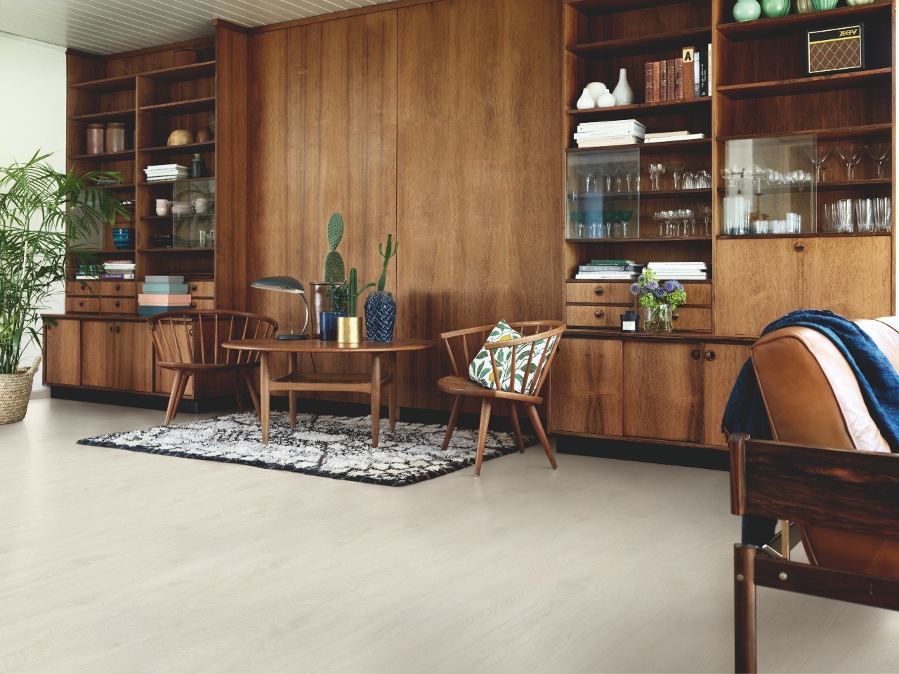 Ламинат Pergo Goeteborg Pro Дуб Испанский Белый L1257-04666 1200×190×8 фото в интерьере