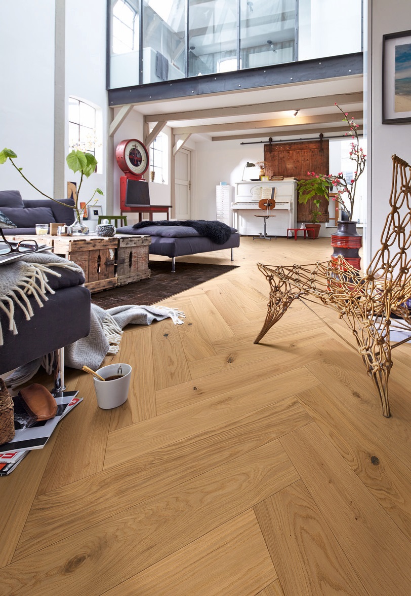 Паркетная доска Meister PS 500 Residence Дуб витал лак 8377 елка 710×142×13 фото в интерьере