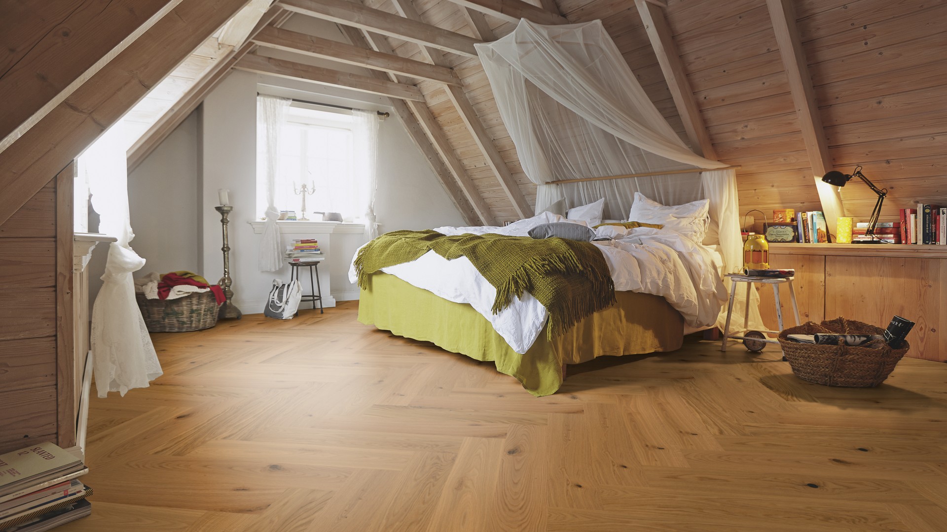 Паркетная доска Meister PS 500 Residence Дуб витал лак 8377 елка 710×142×13 фото в интерьере