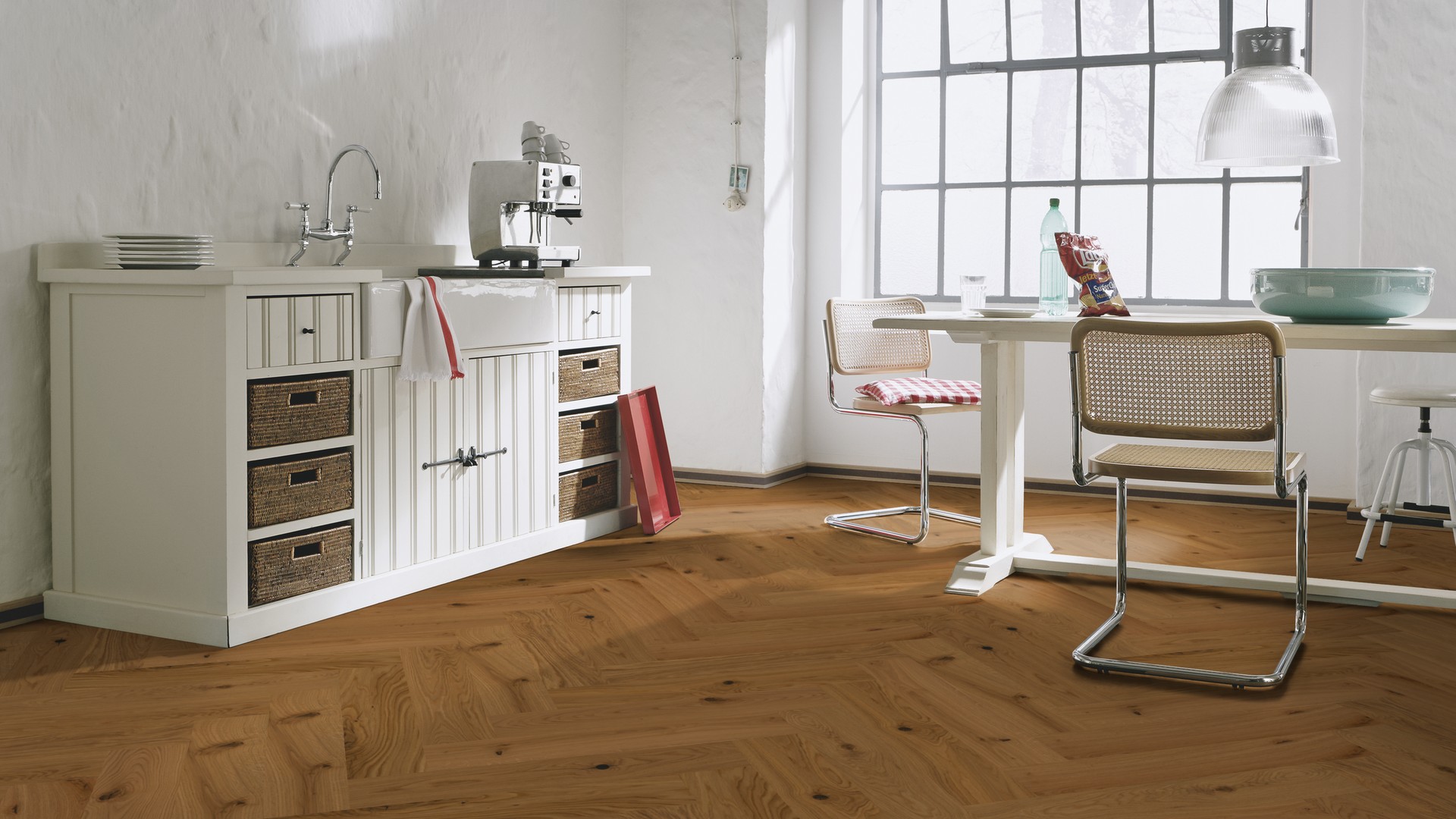 Паркетная доска Meister PS 500 Residence Дуб витал лак 8377 елка 710×142×13 фото в интерьере