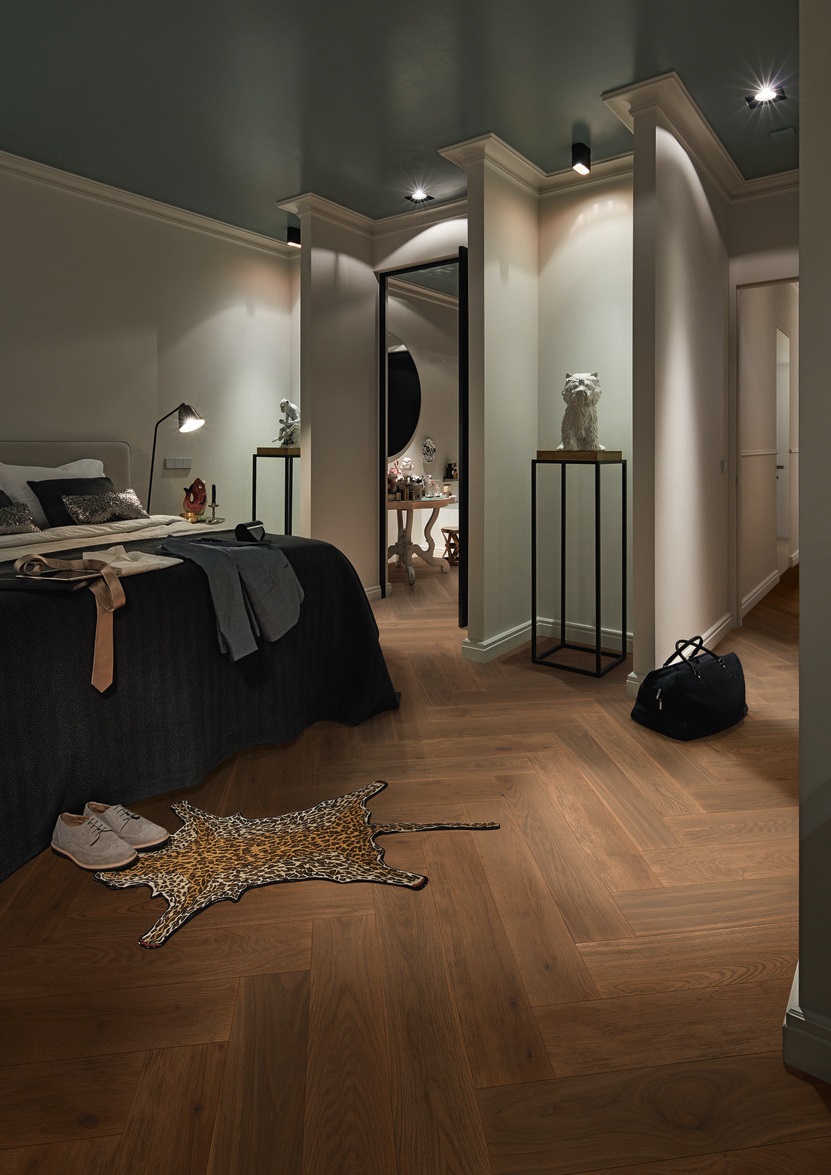 Паркетная доска Meister PS 500 Residence Дуб витал Приглушенный 8813 елка 710×142×13 фото в интерьере