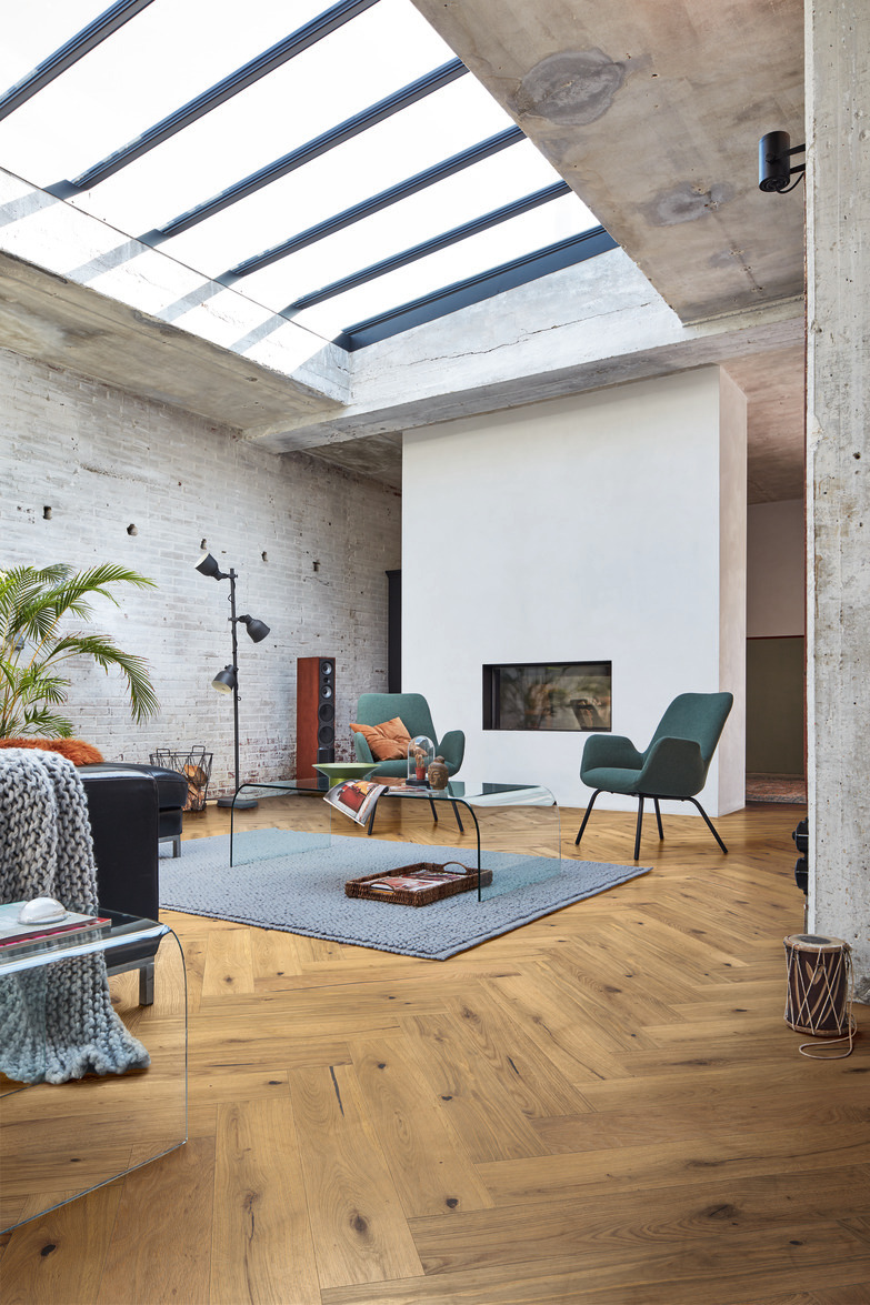 Паркетная доска Meister PS 500 Residence Дуб витал Серовато-бежевый 8809 елка 710×142×13 фото в интерьере