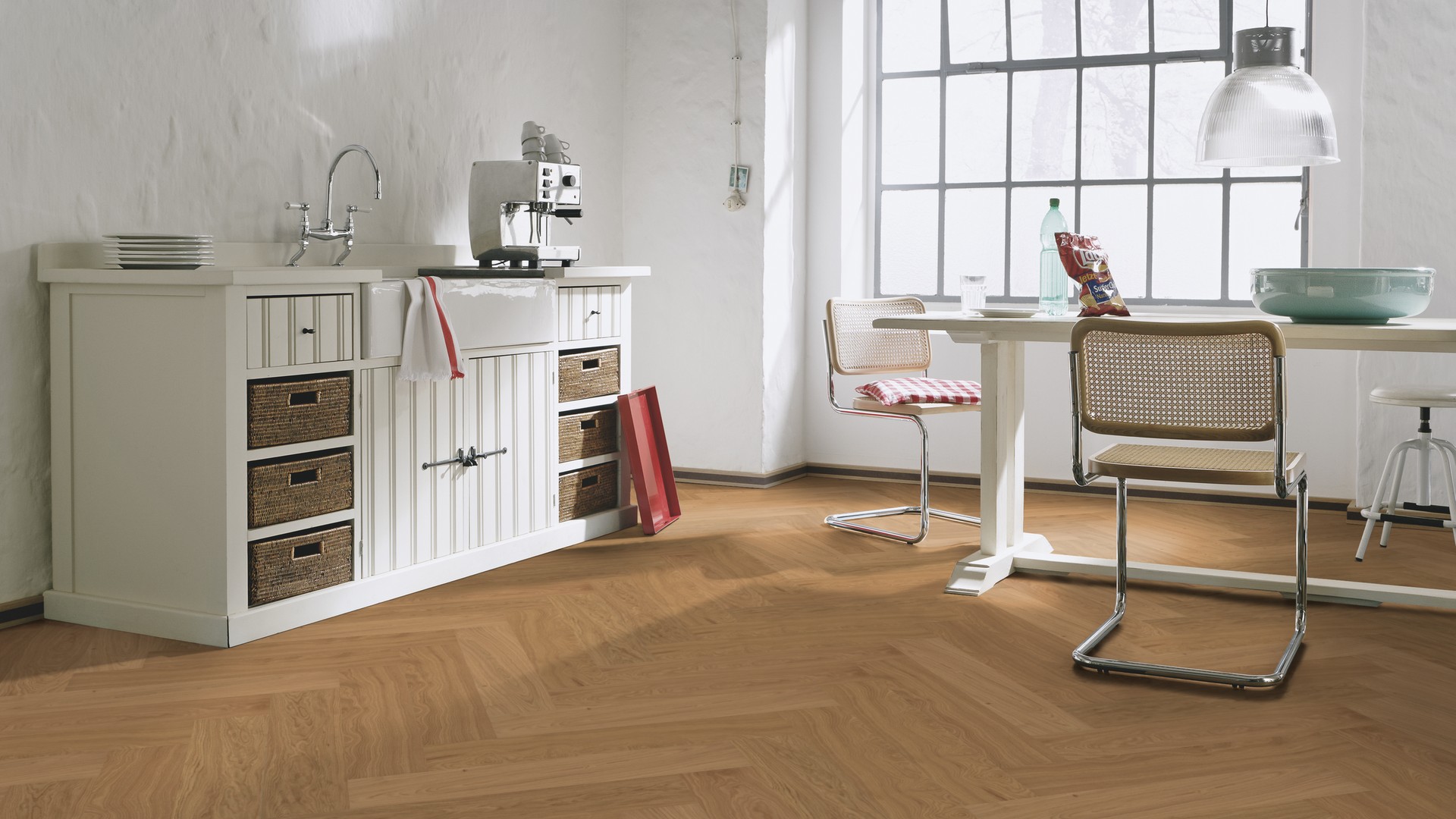 Паркетная доска Meister PS 500 Residence Дуб гармония лак 8027 елка 710×142×13 фото в интерьере Паркетная доска Meister PS 500 Residence Дуб гармония лак 8027 елка 710×142×13 фото в интерьере