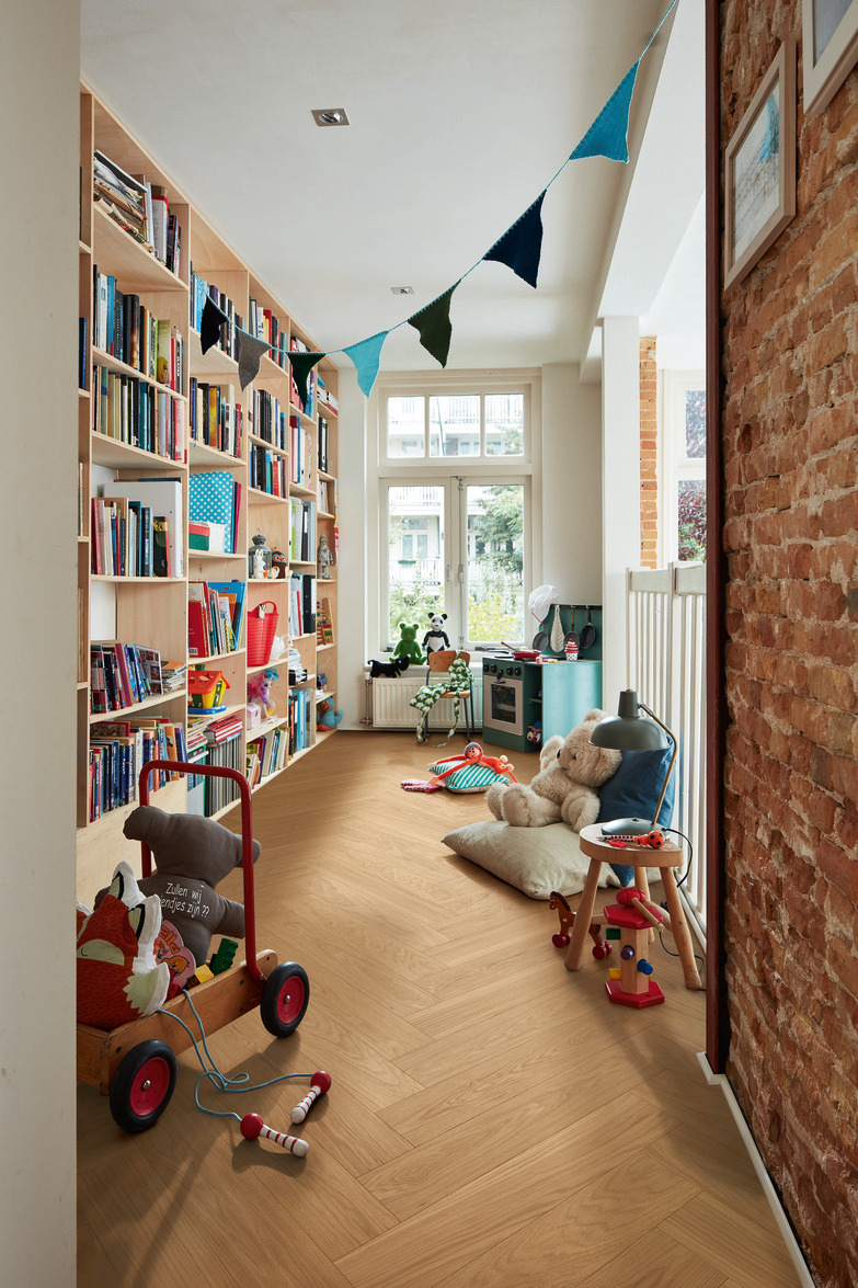 Паркетная доска Meister PS 500 Residence Дуб гармония масло 8807 елка 710×142×13 фото в интерьере