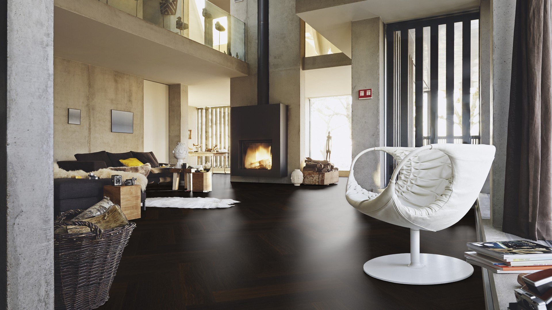 Паркетная доска Meister PS 500 Residence Дуб гармония Закопчёный 8052 елка 710×142×13 фото в интерьере Паркетная доска Meister PS 500 Residence Дуб гармония Закопчёный 8052 елка 710×142×13 фото в интерьере