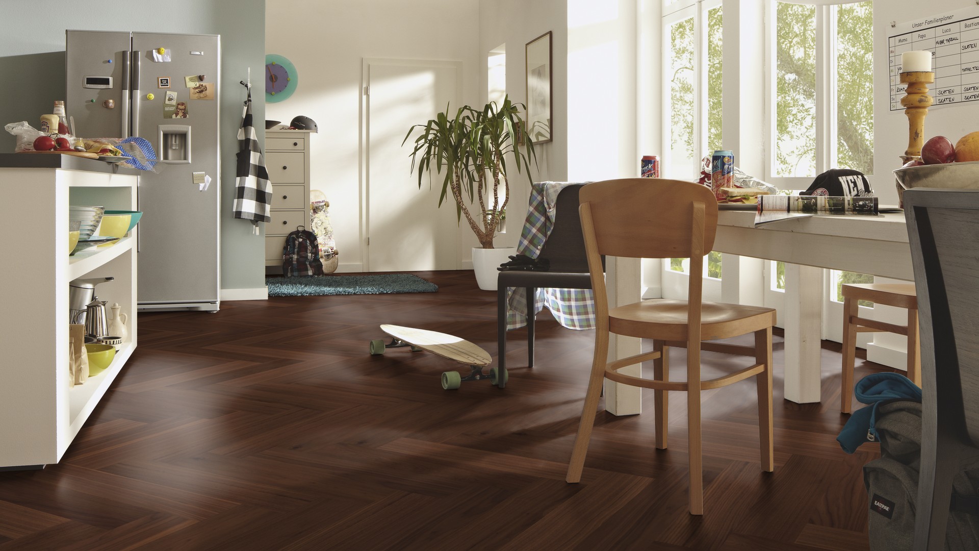 Паркетная доска Meister PS 500 Residence Орех американский лайвли 8044 елка 710×142×13 фото в интерьере