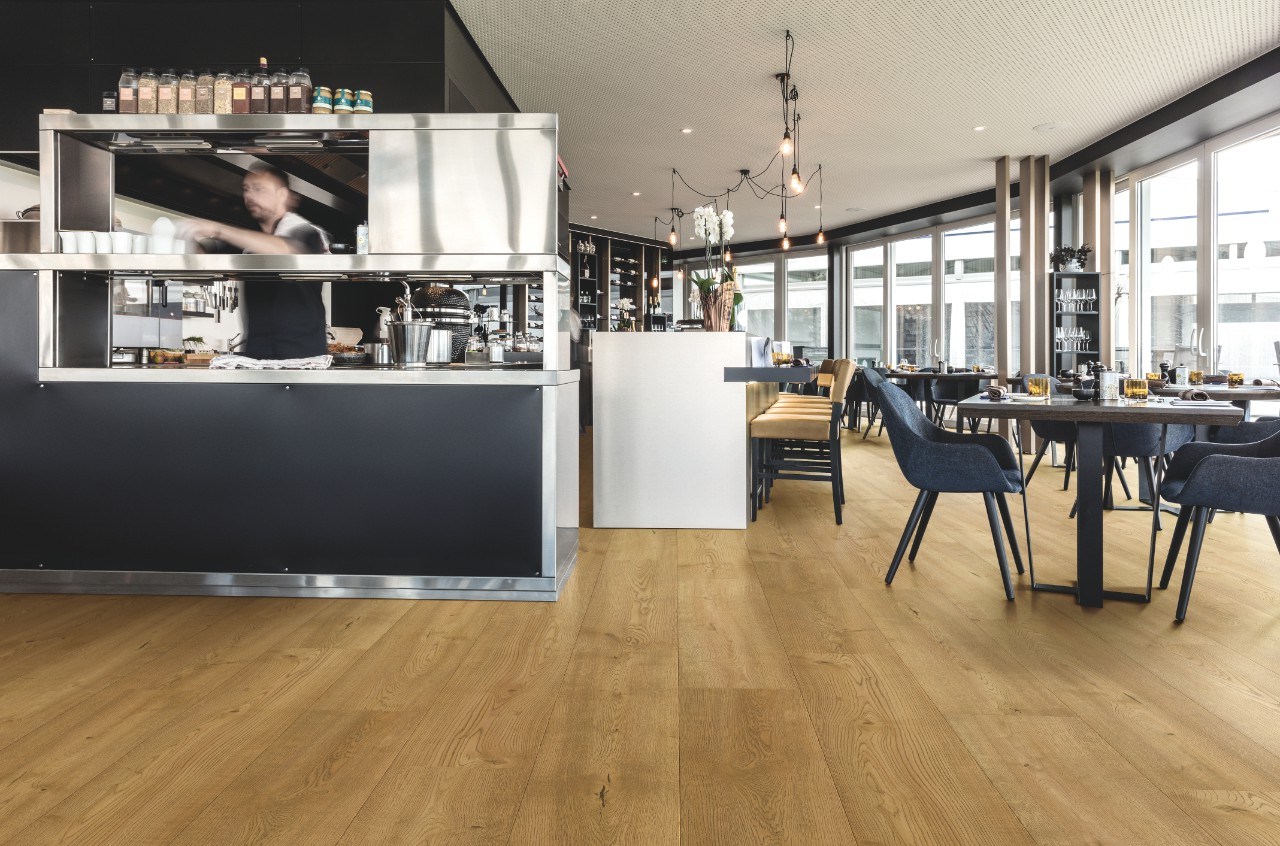 Ламинат Pergo Stavanger Pro Дуб Борджио L1245-05000 1380×278,5×8 фото в интерьере