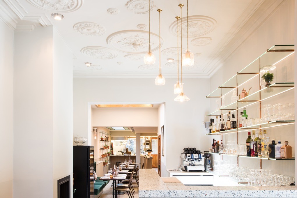 Потолочная розетка под покраску Orac Decor R09 48,5см фото в интерьере