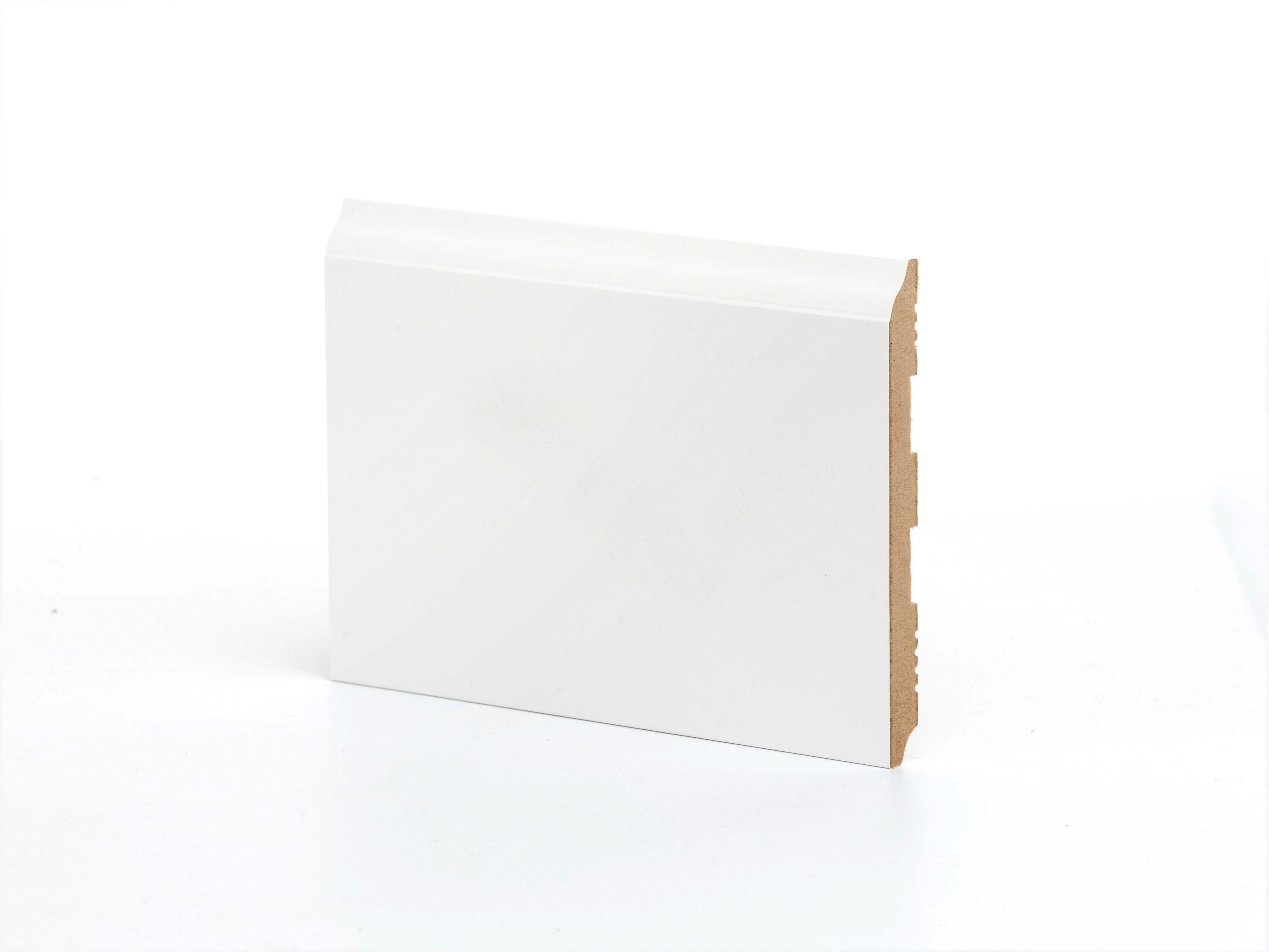 Плинтус МДФ крашеный Ликорн K-18 белый 2050×133×12