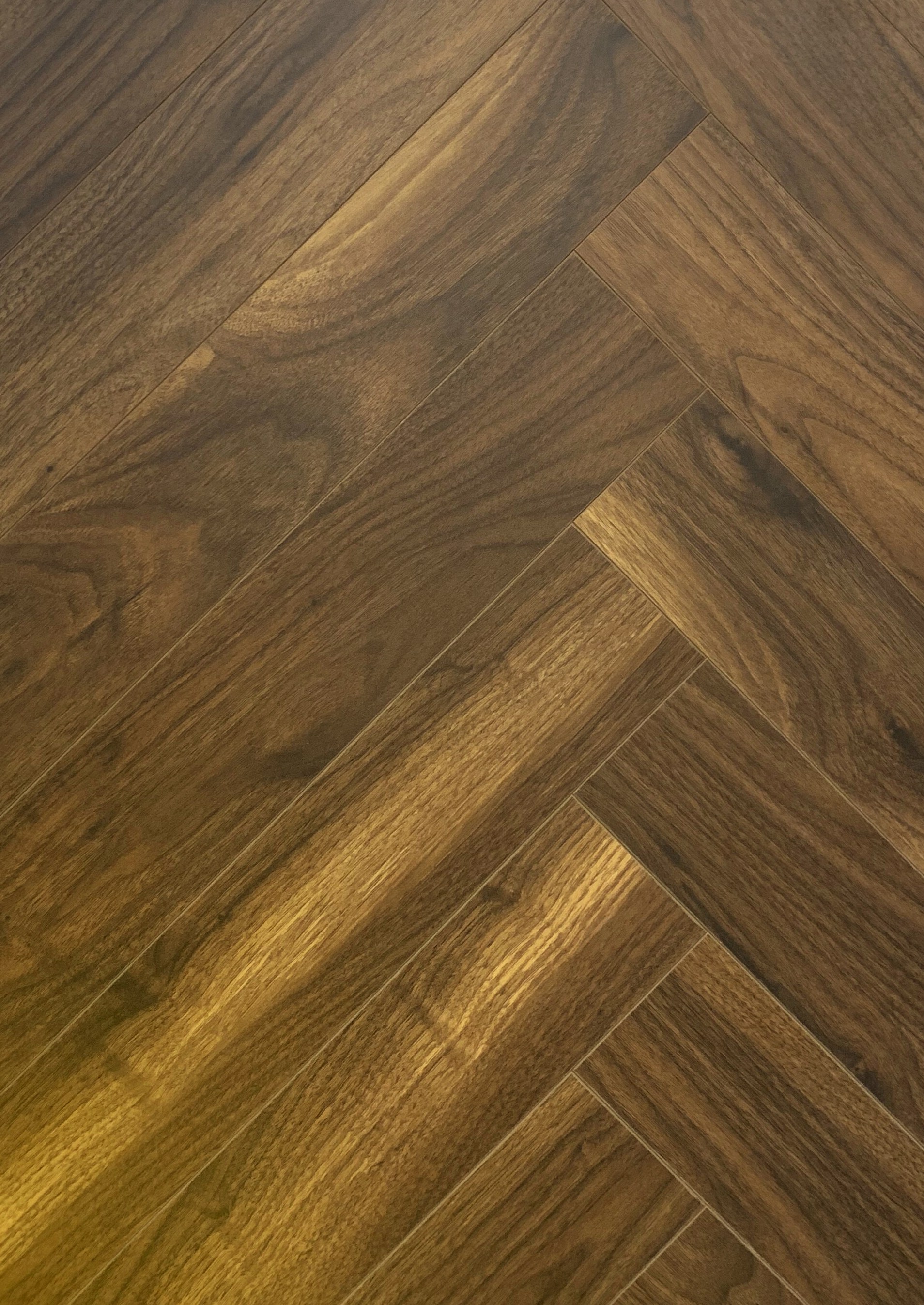 Ламинат CBM Koruna Орех Вальтице 823 венгерская елка 606,8×101,1×12