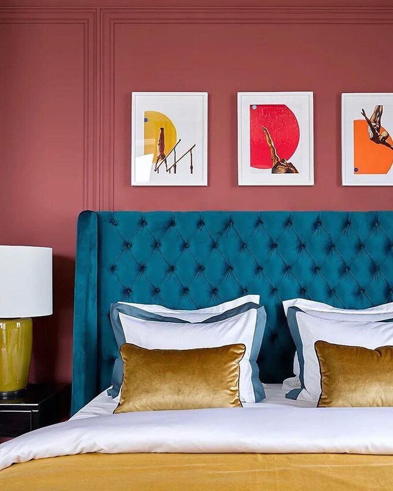 Краска Lanors Mons цвет Бордово-коричневый Claret-Brown 87 Satin 1 л фото в интерьере