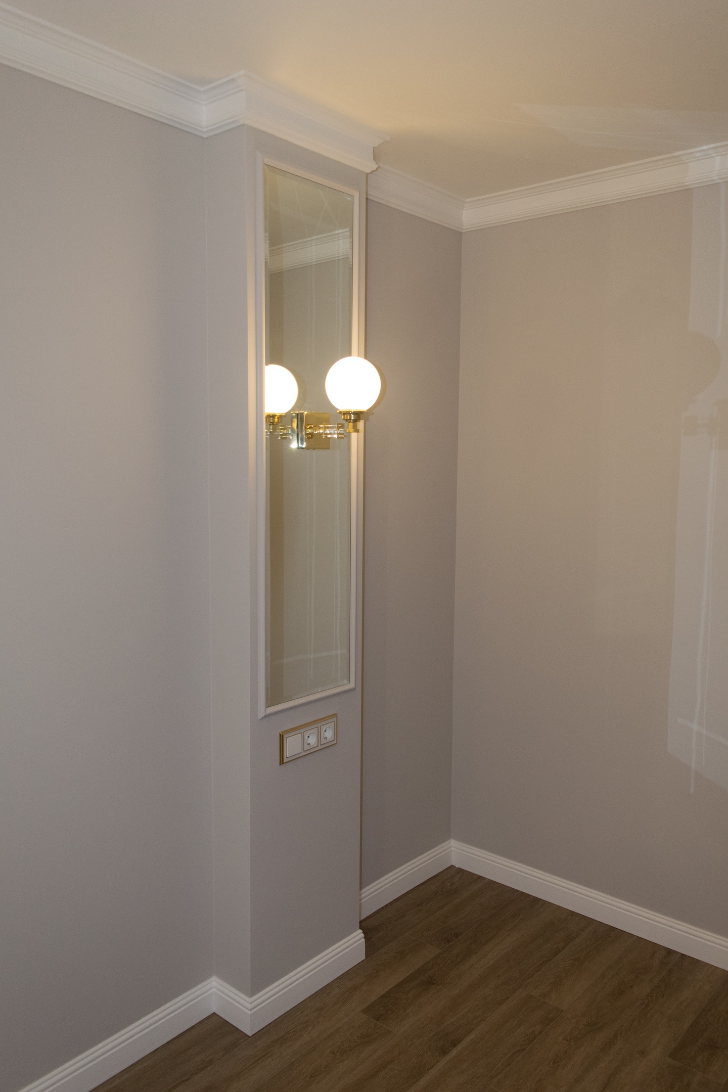 Краска Lanors Mons цвет Серый шелк Grey Silk 96 Eggshell 1 л фото в интерьере