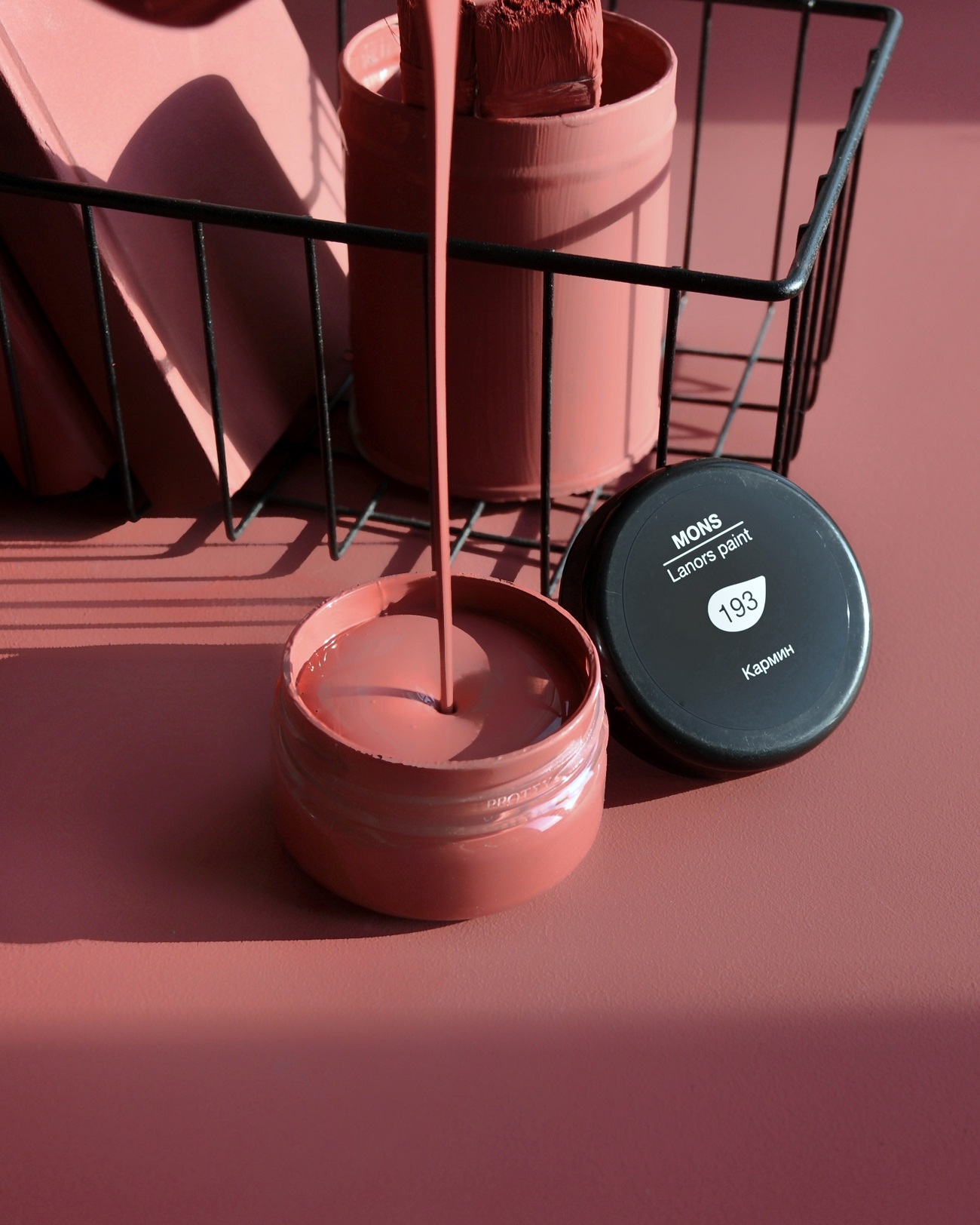 Краска Lanors Mons цвет Кармин Carmine 193 Satin 1 л фото в интерьере