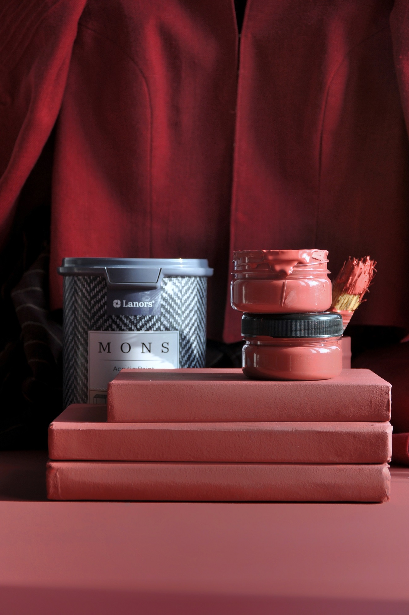 Краска Lanors Mons цвет Кармин Carmine 193 Exterior 4.5 л фото в интерьере