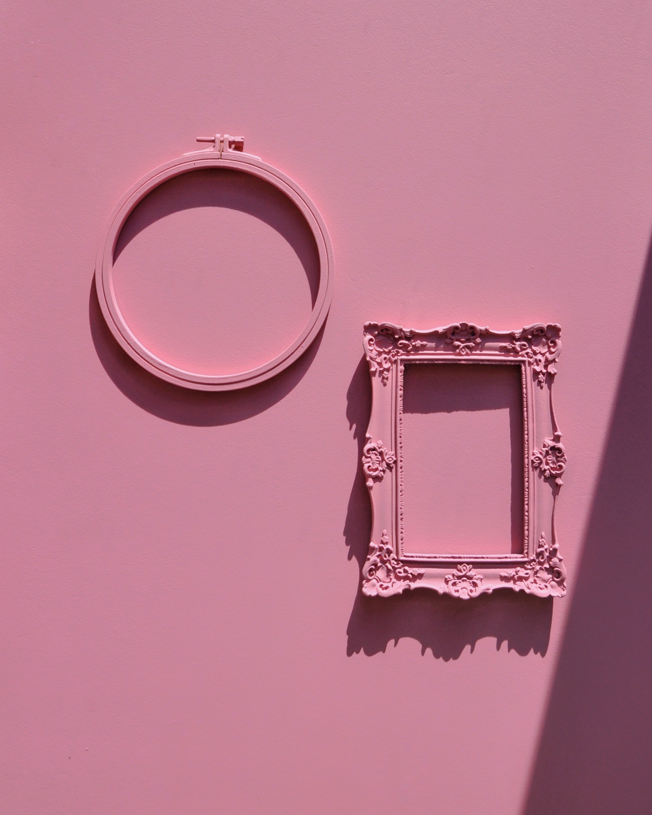 Краска Lanors Mons цвет Ягодный мусс Berry mousse 194 Eggshell 1 л фото в интерьере