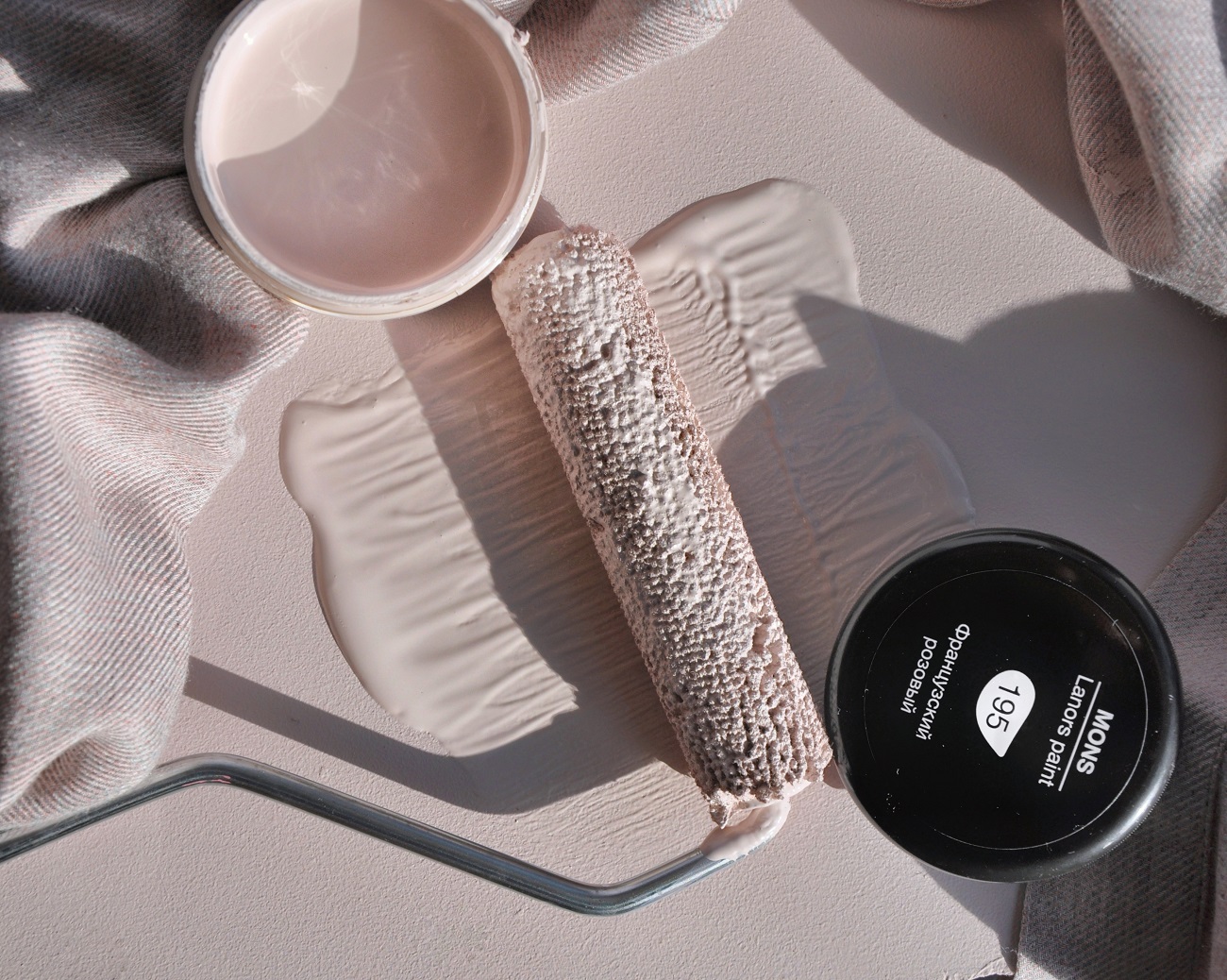 Краска Lanors Mons цвет Французский розовый French pink 195 Eggshell 1 л фото в интерьере