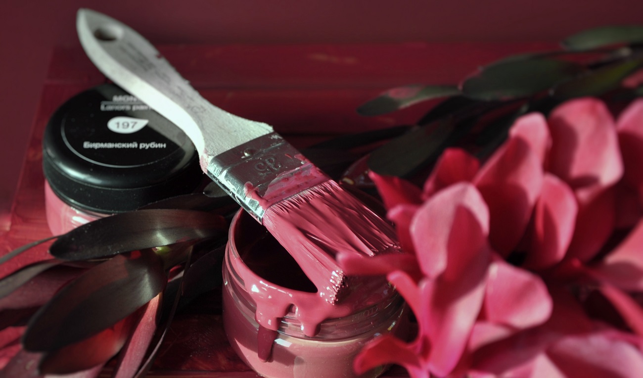 Краска Lanors Mons цвет Бирманский рубин Burmese ruby 197 Exterior 4.5 л фото в интерьере