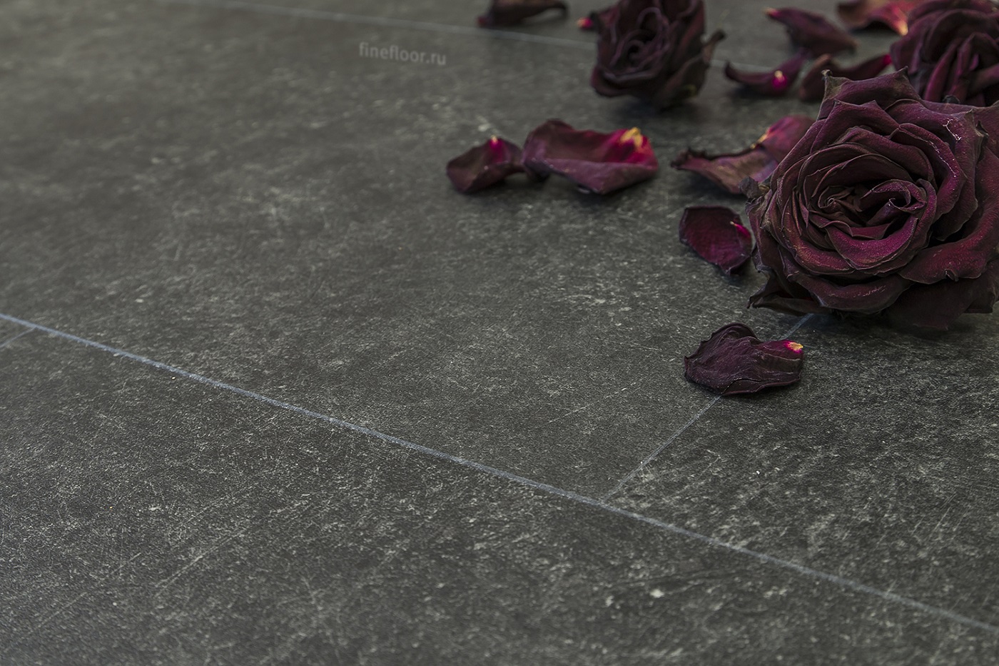 Кварцвиниловая плитка FineFloor клеевая Stone Шато Миранда FF-1455 659×329×2,5 фото в интерьере