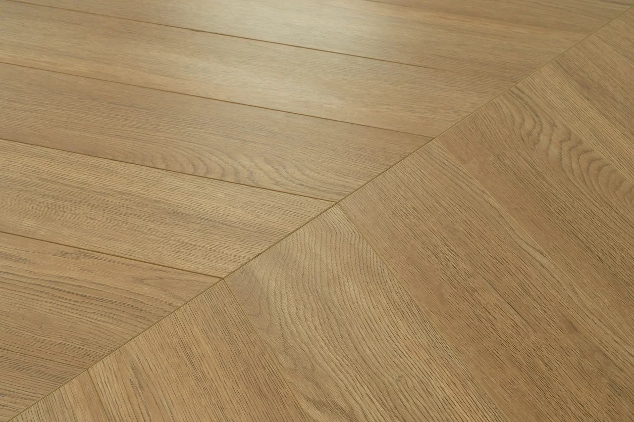 Ламинат CBM Chevron Дуб Шумавский 601 французская елка 679×147×12