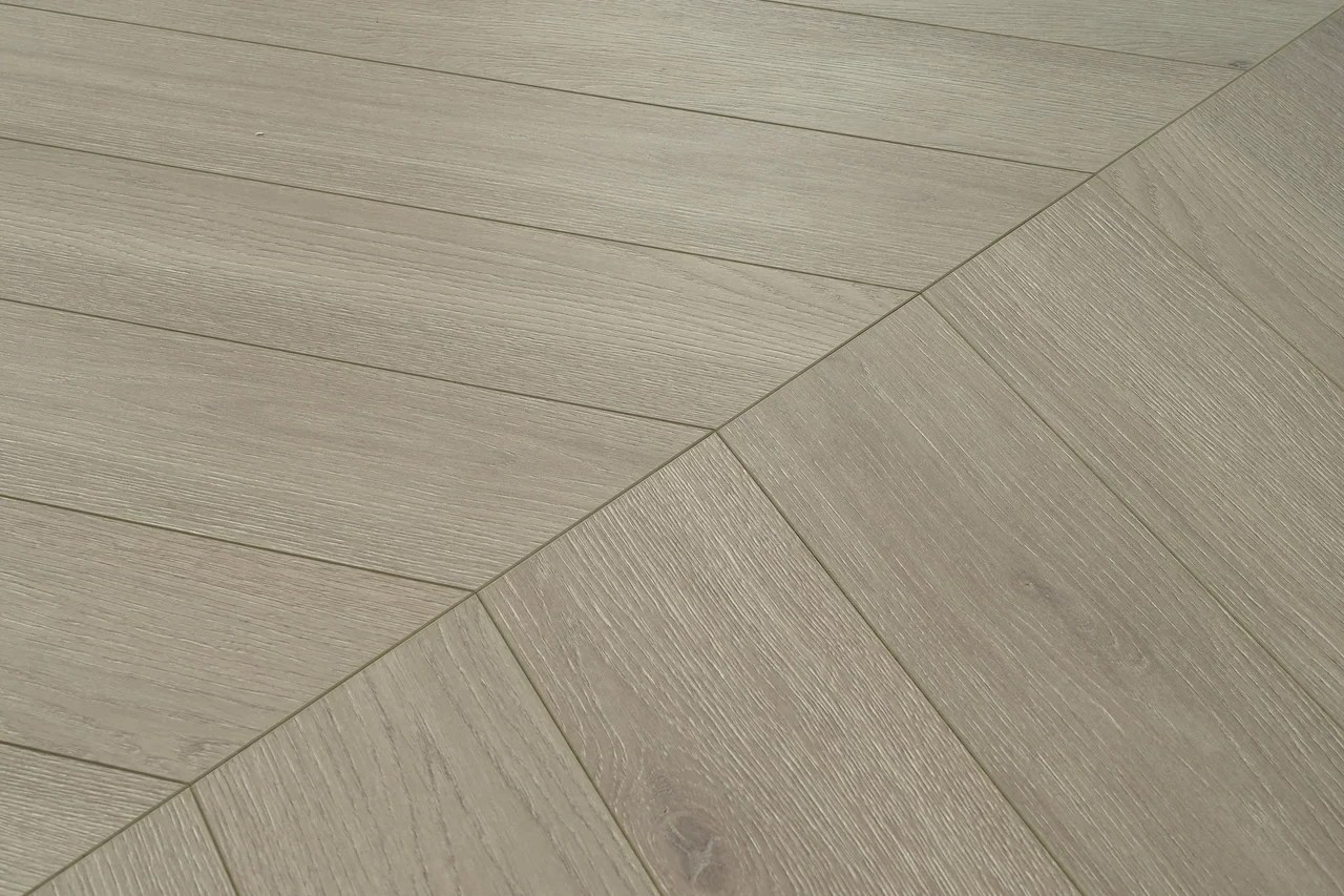 Ламинат CBM Chevron Дуб Понтейн 602 французская елка 679×147×12