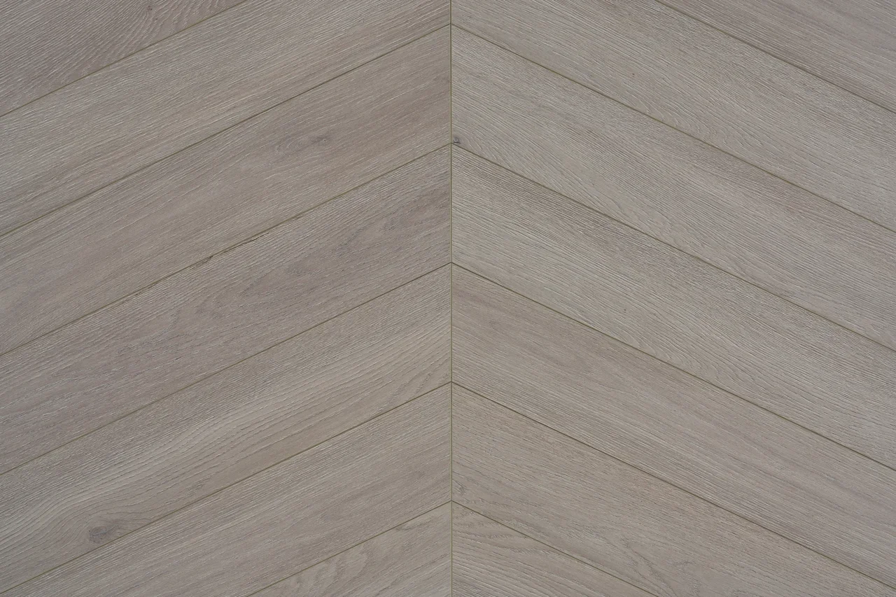 Ламинат CBM Chevron Дуб Магена 604 французская елка 679×147×12