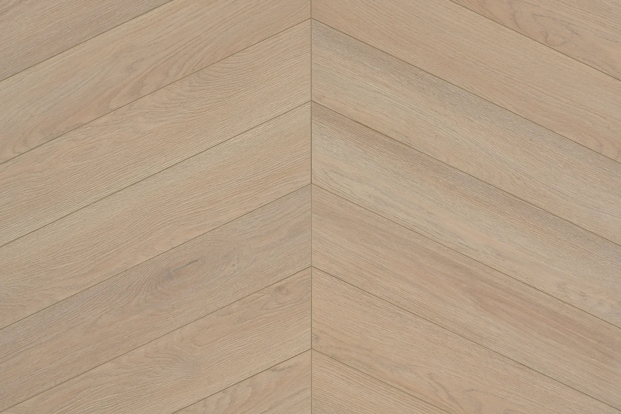 Ламинат CBM Chevron Дуб Орже 605 французская елка 679×147×12