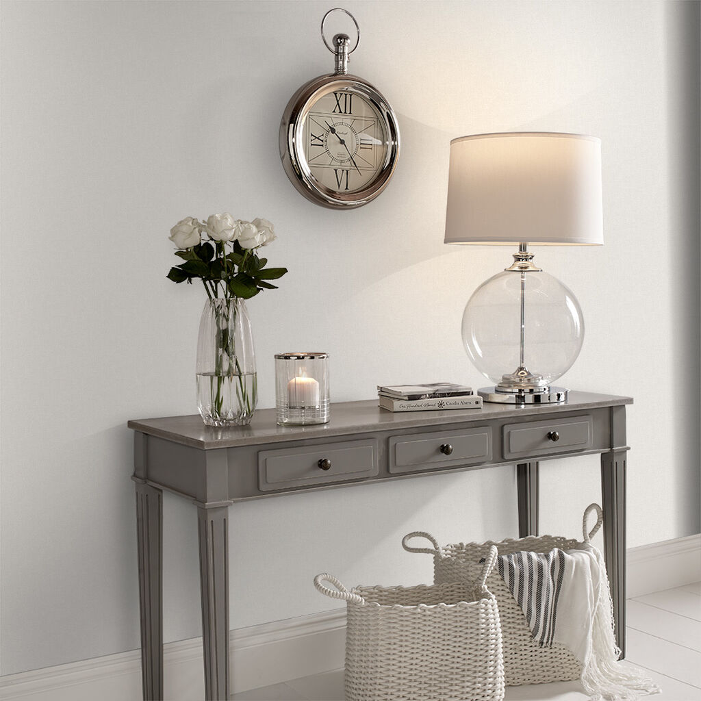 Краска Graham & Brown цвет Angel Dust Durable Matt Emulsion 2.5 л фото в интерьере