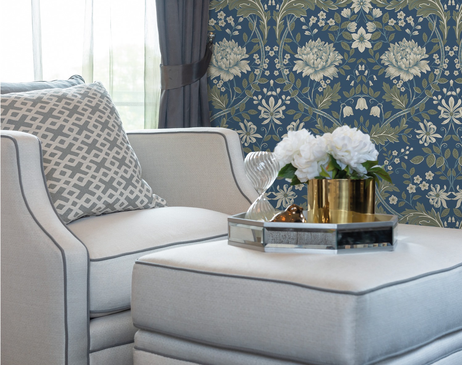 Обои Architector British Heritage Honeysuckle KT20102 фото в интерьере