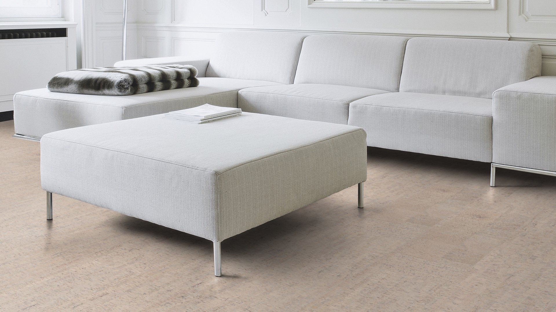 Пробковый пол замковый Wicanders Fashionable Antique White C88K001 905×295×10,5 фото в интерьере