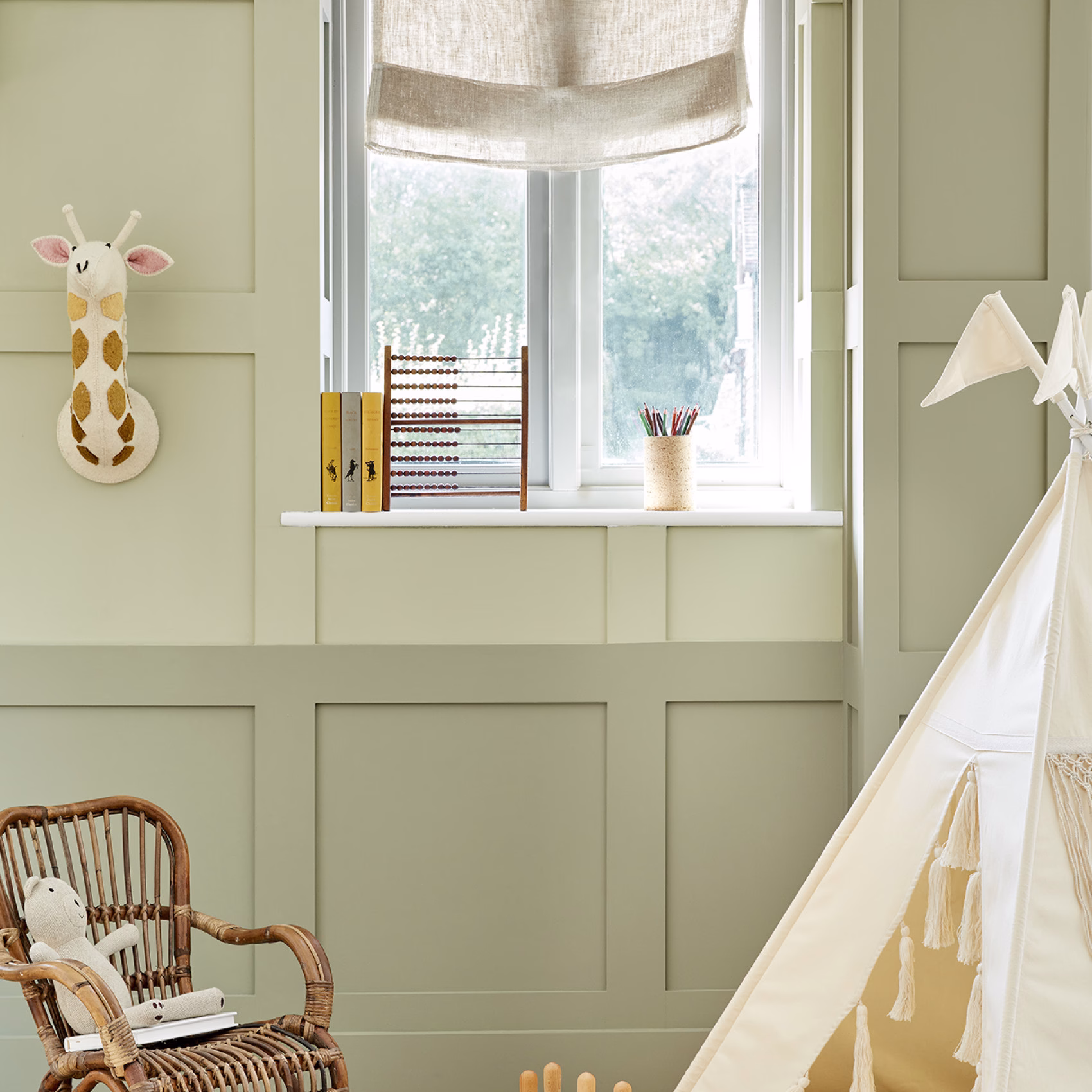Краска Little Greene цвет Green Stone Light 269 Absolute Matt 0.06 л фото в интерьере
