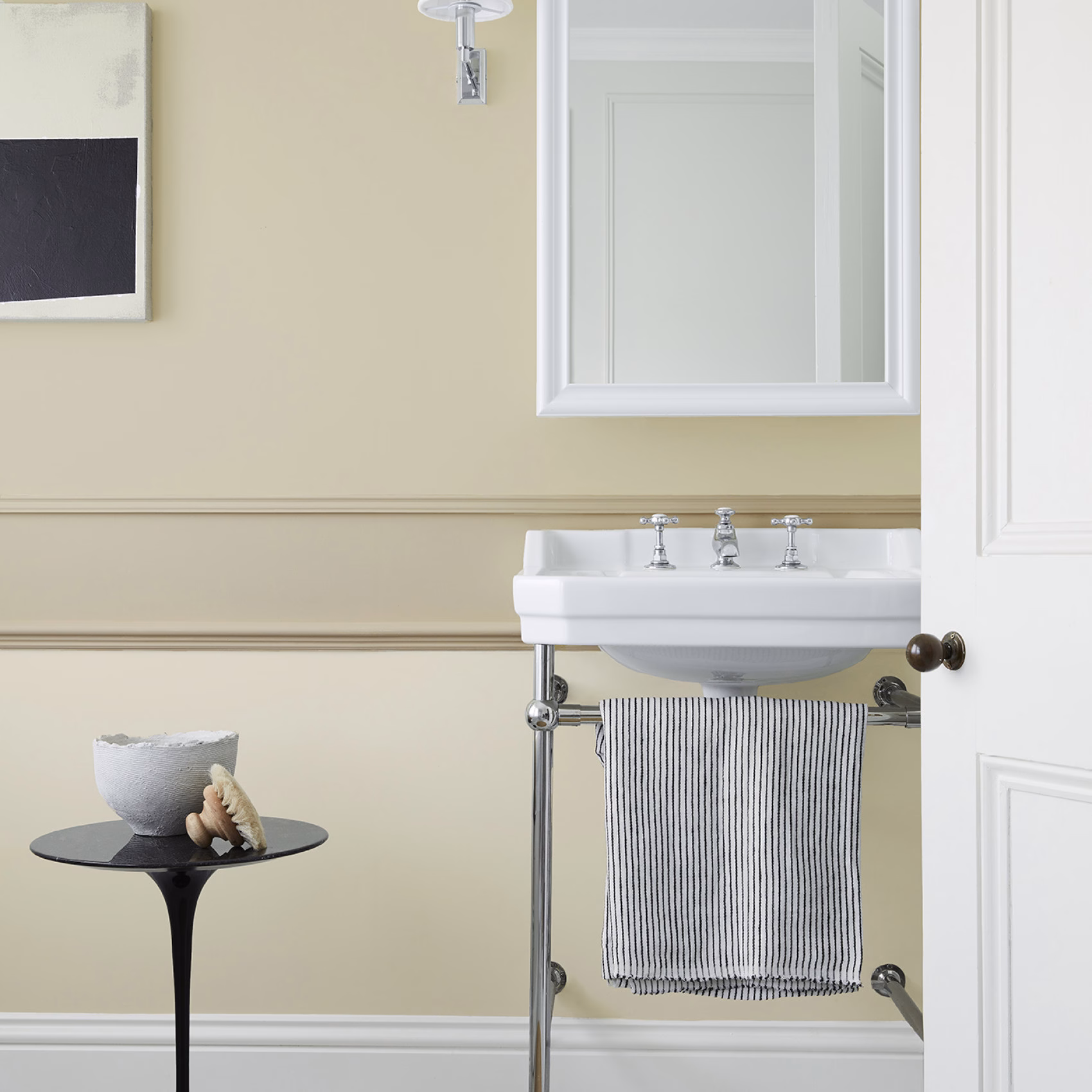 Краска Little Greene цвет Travertine Light 272 Intelligent Satin 1 л фото в интерьере